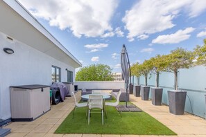 Basic Apartment, 2 Double Beds | Property grounds - Stunning 2BD Flat With Large Balcony - Roehampton (London)