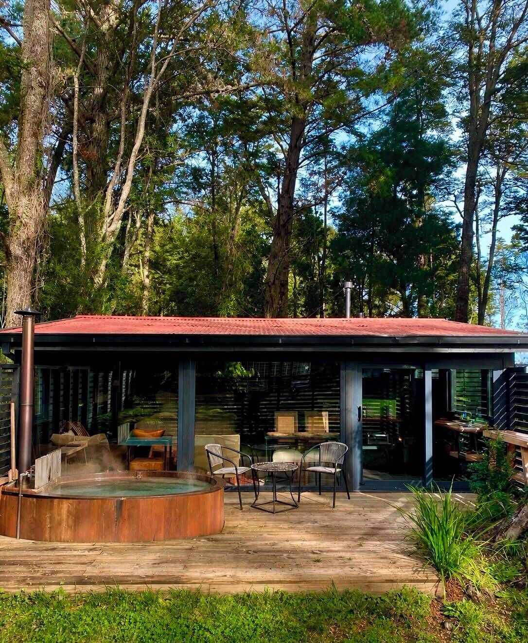Cabaña con Hot Tub 3 | Individually decorated, individually furnished, desk, laptop workspace