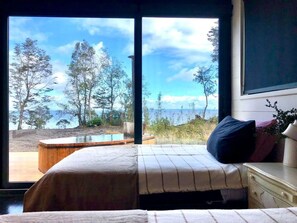 Cabaña con Hot Tub 2 | Individually decorated, individually furnished, desk, laptop workspace - Calma Cabins (Puerto Octay)