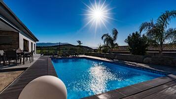 Piscine extérieure, piscine chauffée