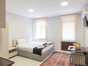 Quarto standard | Roupas de cama premium, escrivaninha, espaço de trabalho para notebook