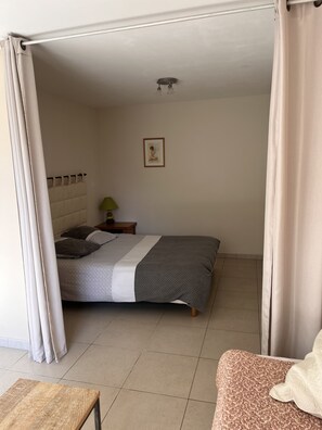 1 bedroom, iron/ironing board, travel cot, WiFi