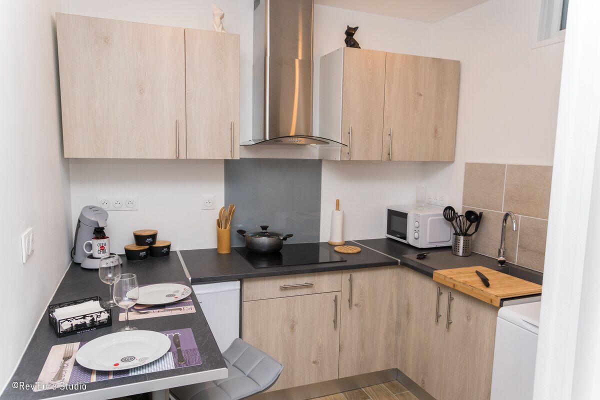 Studio, 160m Station ideal pro weekdays or passing tourism