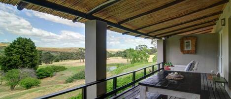 تناول الطعام بالخارج