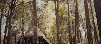 A romantic hideaway for two in the woods