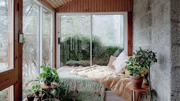 4 bedrooms, WiFi, bed sheets