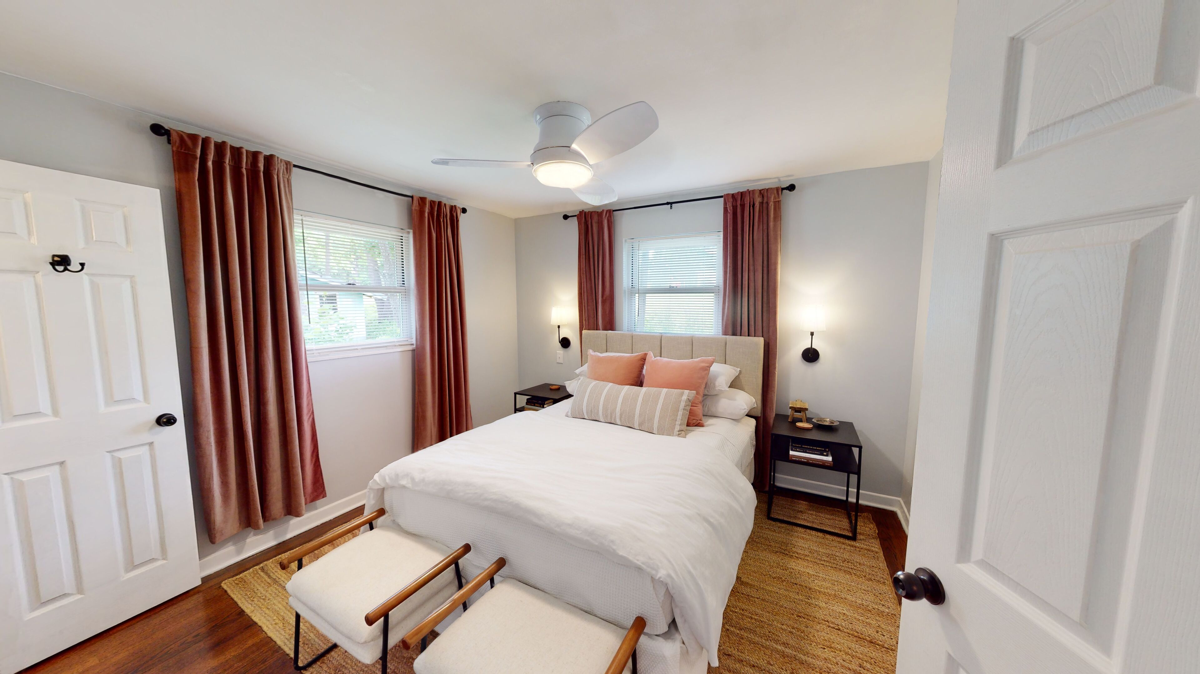 Bikers & Hikers Retreat - Entire Pet-Friendly Cottage with Bike Shop