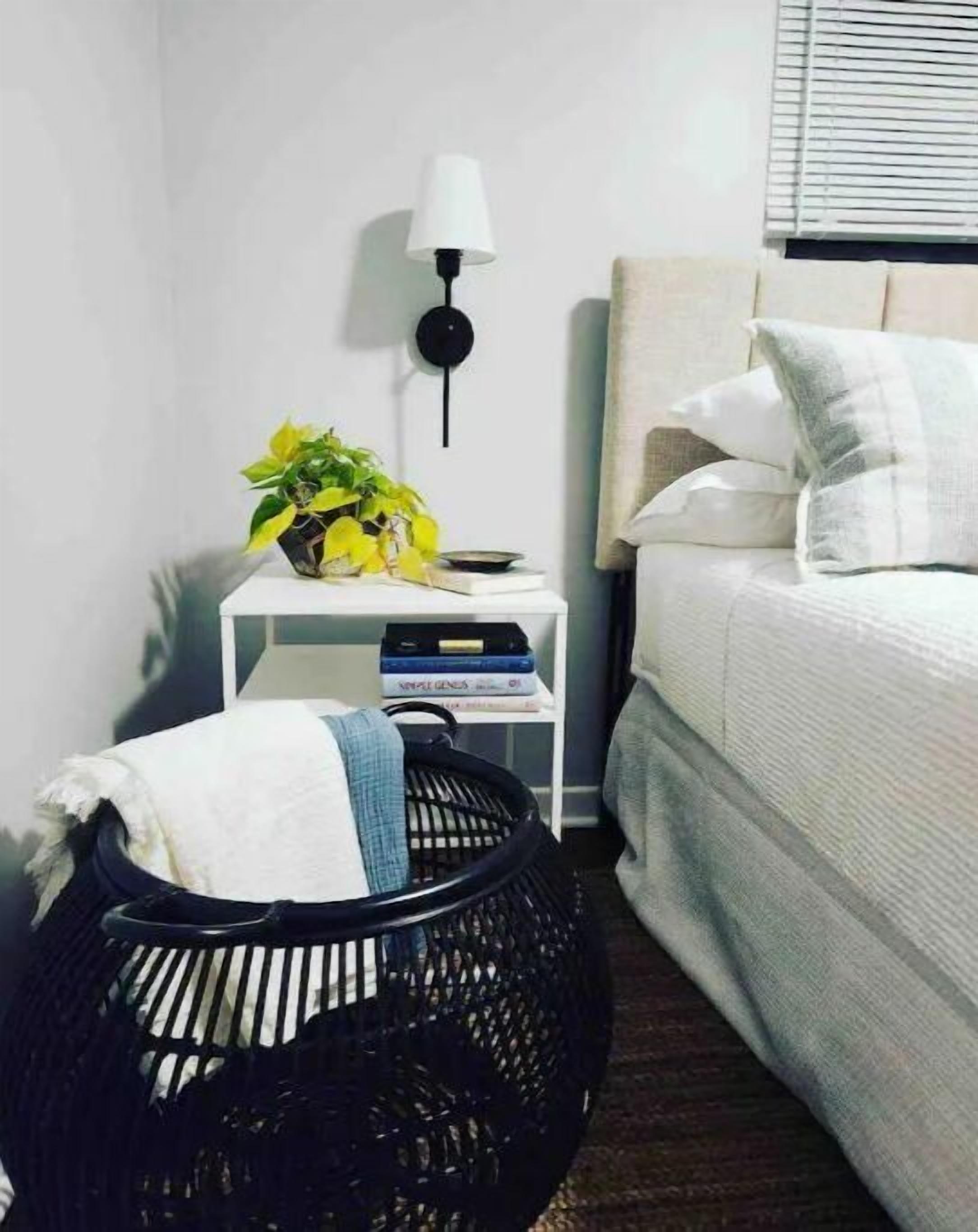 Bikers & Hikers Retreat - Entire Pet-Friendly Cottage with Bike Shop