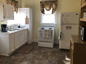 Private kitchen - Hydrangea House Carriage House (Macon)