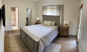 5 habitaciones, tabla de planchar con plancha y cuna de viaje 