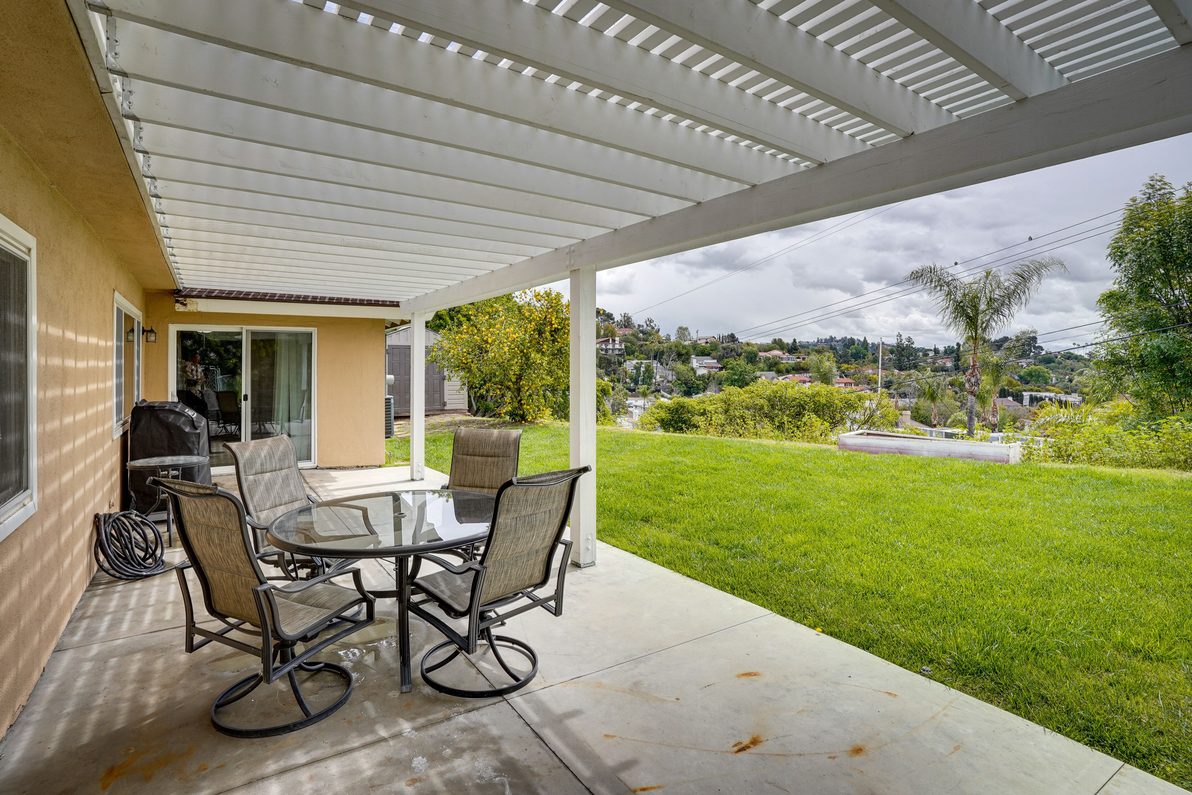 Santa Ana Home w/ Patio, 9 Mi to Disneyland!