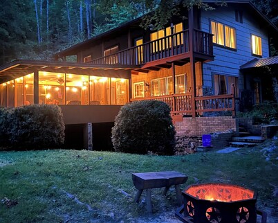Mountain Lake House - Hot tub, fire pit, fish and swim!