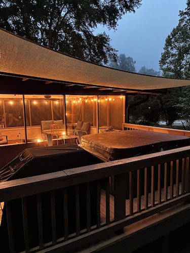 Mountain Lake House - Hot tub, fire pit, fish and swim!