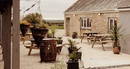 Bushwood- Beautifully Fitted Wooden Lodge