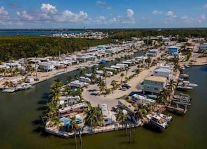A marina with RVs and boats docked, surrounded by a residential area with houses and palm trees. - Key Largo 2 bedroom/1 bath with community pool (Key Largo)