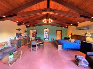 5 bedrooms, WiFi, bed sheets