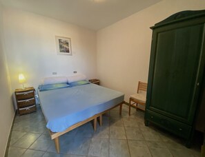 2 bedrooms, bed sheets