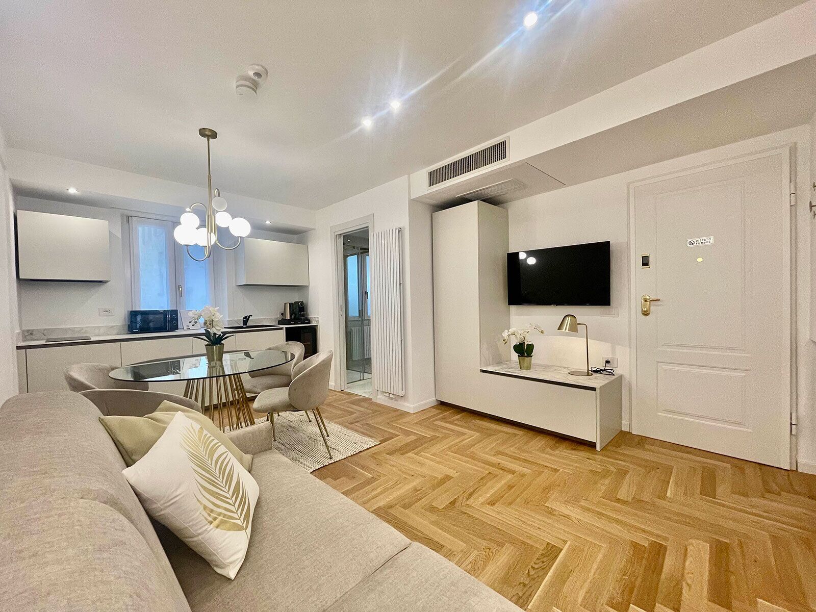 Superior-Suite, 1 Schlafzimmer, Nichtraucher | Wohnbereich | 43-Zoll-Smart-TV mit Digitalempfang, Fernseher