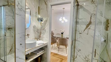 Suite Supérieure, 1 chambre, non-fumeur | Salle de bain