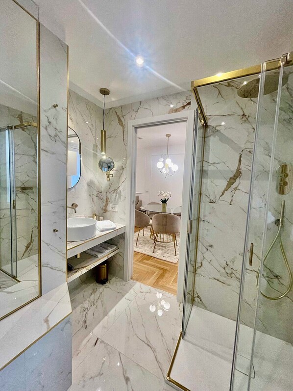 Superior Suite, 1 Bedroom, Non Smoking | Bathroom | Shower, rainfall showerhead, hair dryer, slippers