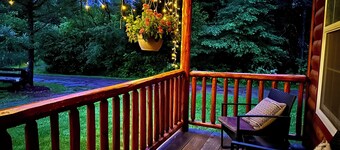 Pin Oak at Forest Villas: Swing Fire Pit Cabin, Pet-Friendly,  Cook Forest