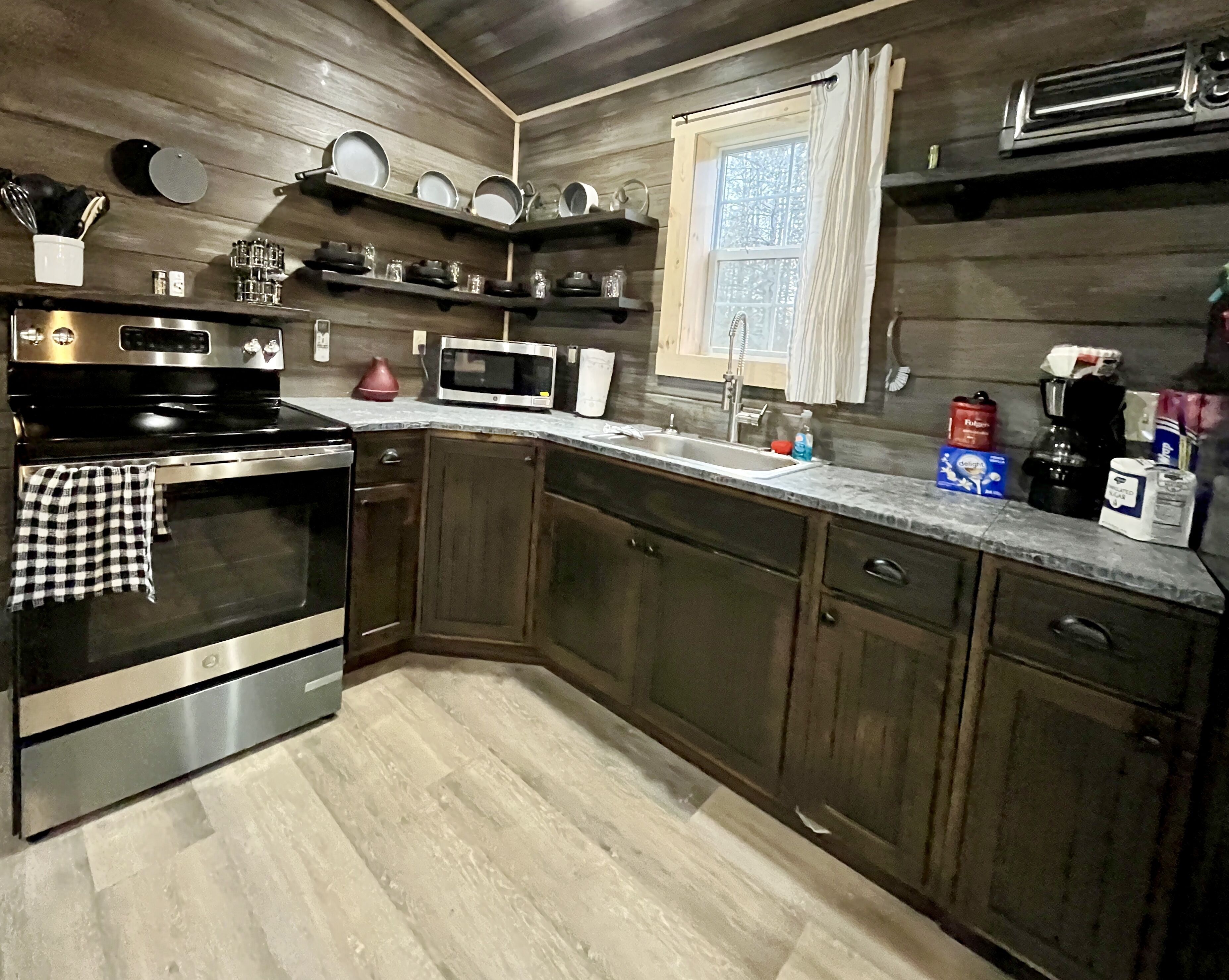 Pin Oak Villa at Forest Villas *BRAND NEW* fully stocked cabin! 