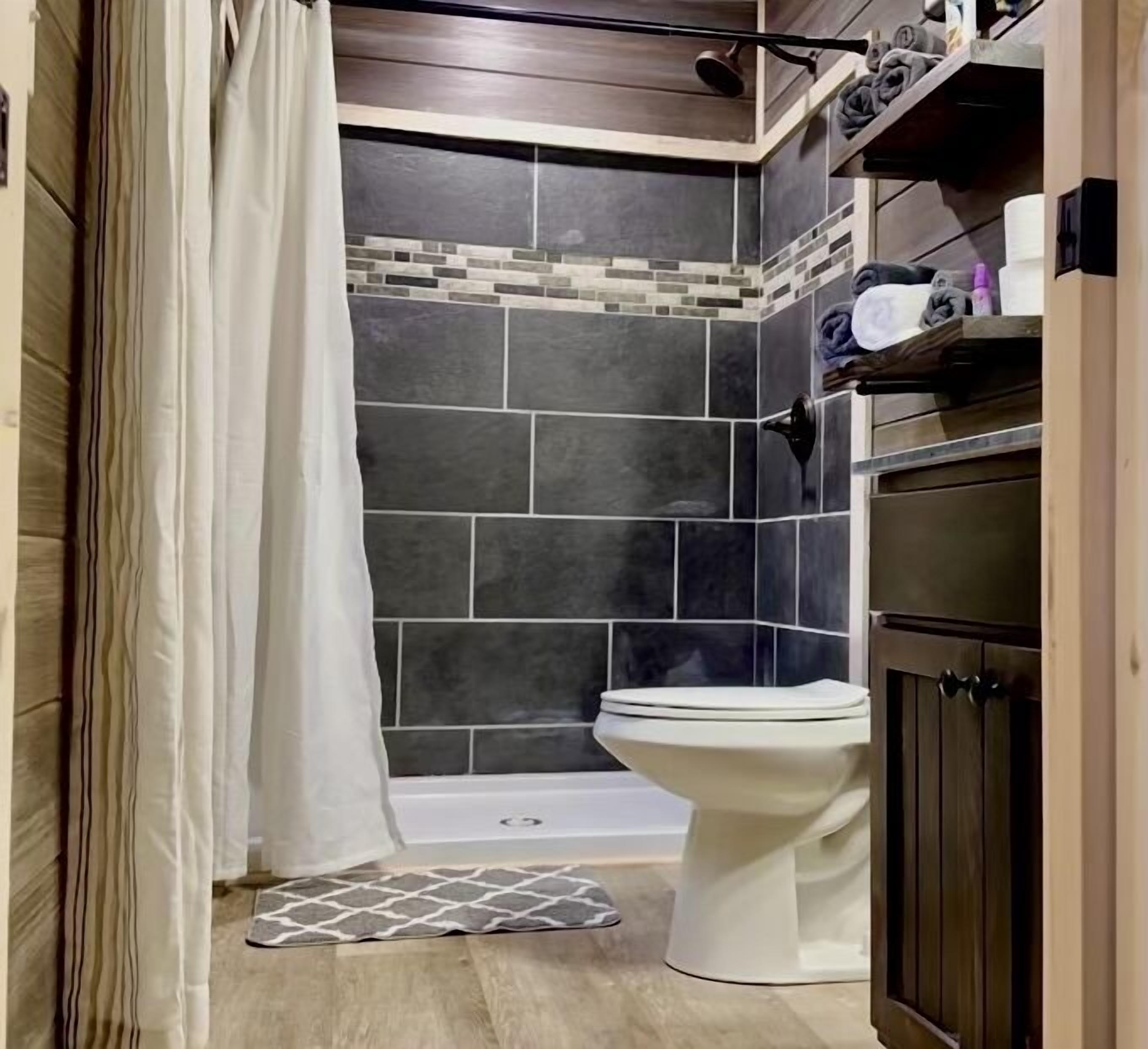 Towels, soap, shampoo, toilet paper