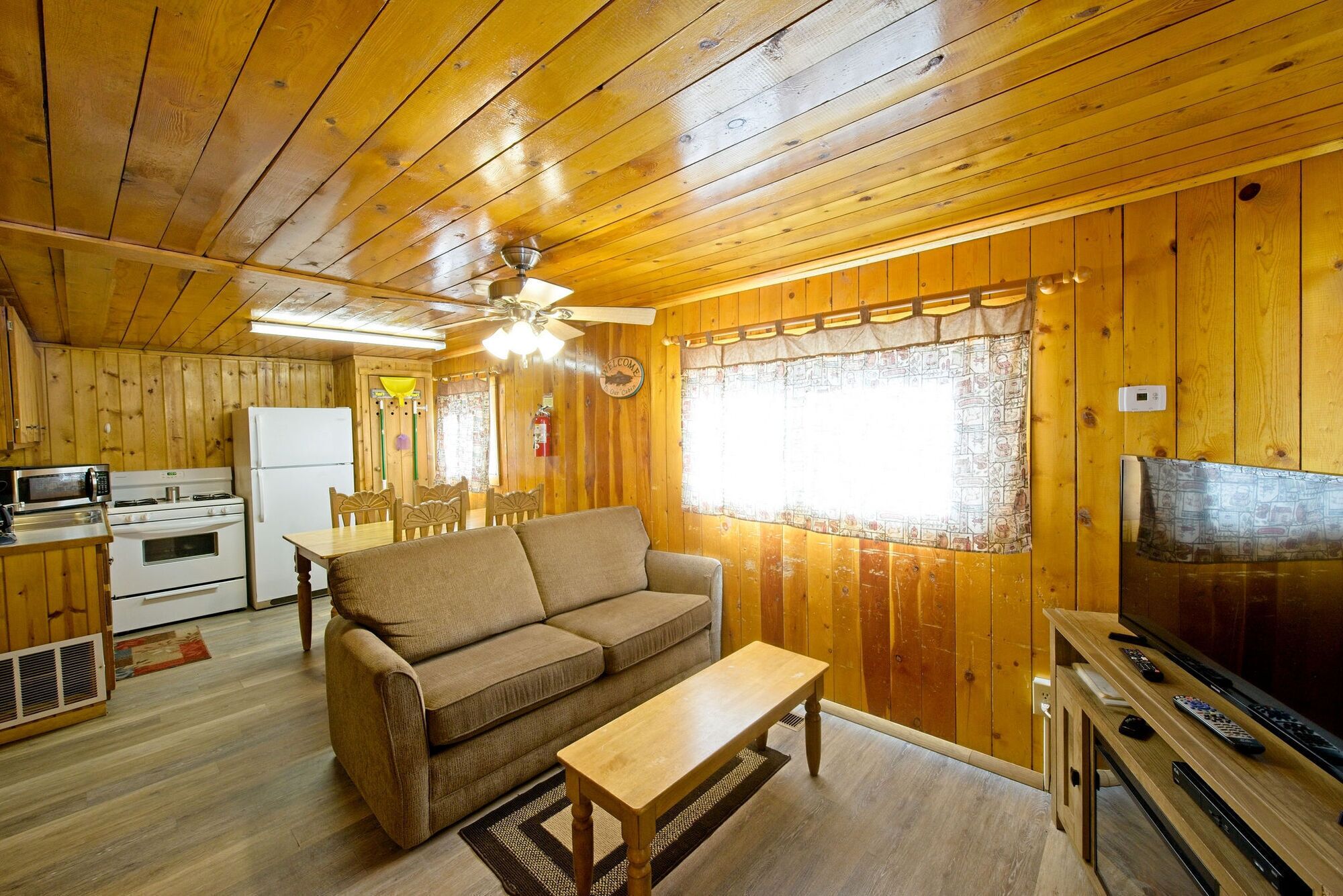 Located on our Private Fishing Pond with Mountain View