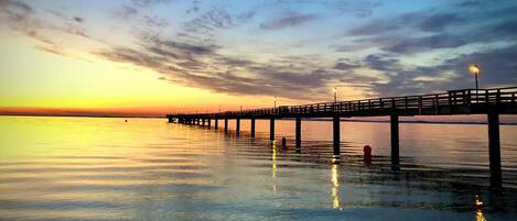 Accommodatie ligt op het strand, wit zand, yoga, beachvolleybal