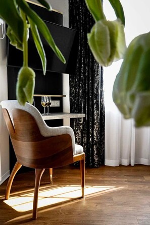 Hochwertige Bettwaren, Zimmersafe, Verdunkelungsvorhänge