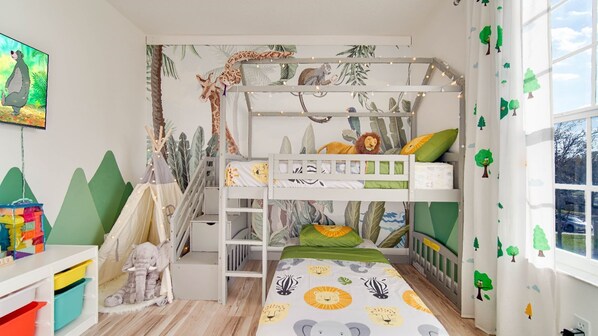 3 bedrooms, desk, WiFi, bed sheets