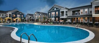 An Exquisite 3 Rooms Townhome in Zionsville Suitable for Long-Term Stays