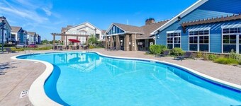 An Exquisite 3 Rooms Townhome in Zionsville Suitable for Long-Term Stays