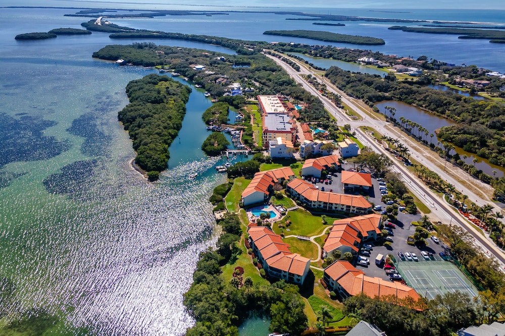 Intercostal Living 1/1 Condo|10 mins to Beach|Pool