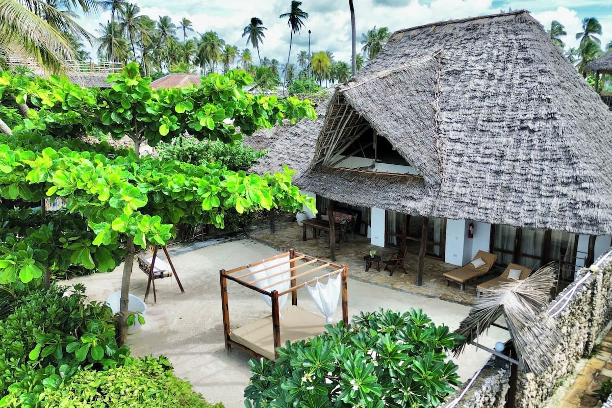 Superior villa, bad, uitzicht op zee | Een bureau, beddengoed