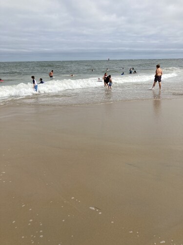 cottage, community pool, playground, boating, crabbing kayaking and  fishing!!!