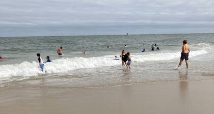 cottage, community pool, playground, boating, crabbing kayaking and fishing!!!