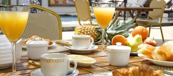 Pereybere Suites and Penthouses Offer Free Breakfast