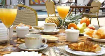 Pereybere Suites and Penthouses Offer Free Breakfast