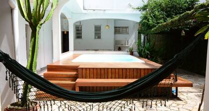 SPECTACULAR house in a safe and charming neighborhood, for up to 10 people