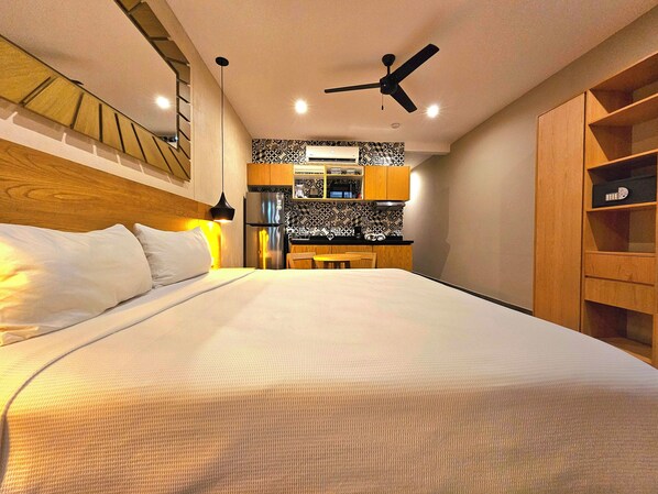 Traditional-Studio | Allergikerbettwaren, Zimmersafe, Verdunkelungsvorhänge, kostenloses WLAN