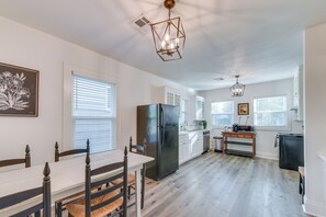 Dining - 3 Mi to Baylor U: Home w/ Shared Yard (Waco)