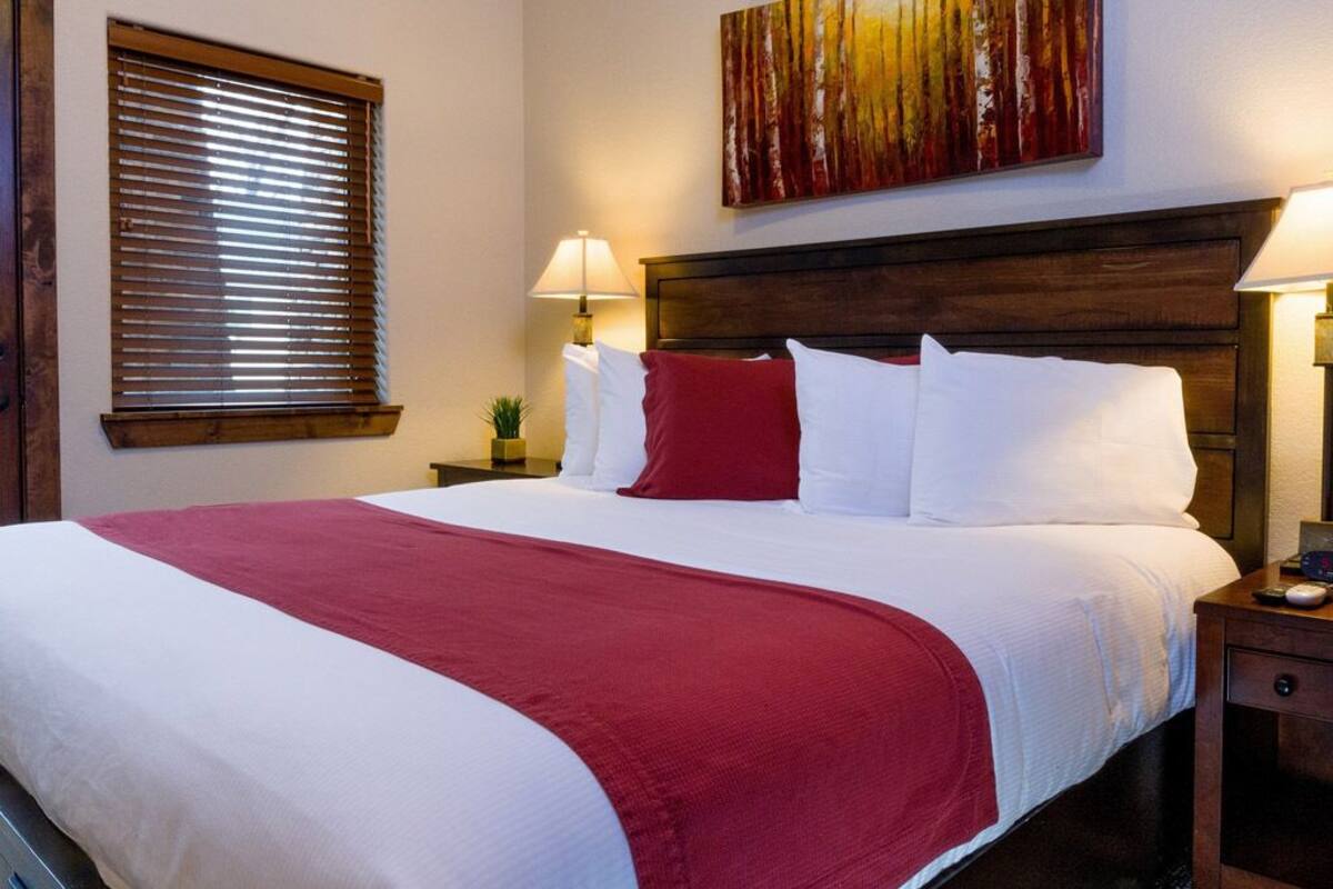 그랜드 콘도, 침실 2개 | 고급 침구, 필로우탑 침대, 다리미/다리미판, 무료 WiFi