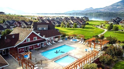 Pool! VIEW! Golf Cart! - Large 2 level home - 4 bedrooms 4 bathrooms