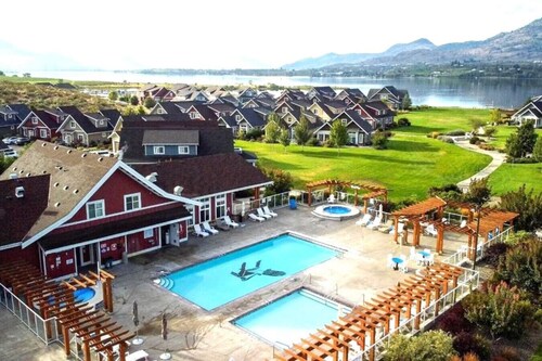 Beautiful Kismet View Cottage with golf cart 188