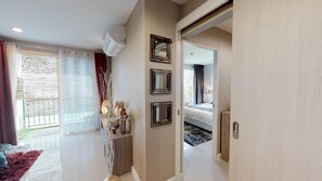 1 bedroom, free WiFi, bed sheets - Cosy 1 bed condo with open view & 8m long balcony (Krung Thep Maha Nakhon)