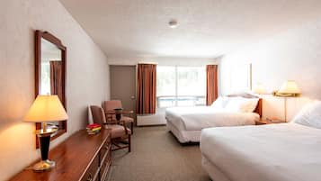 Deluxe Double Room, 2 Queen Beds, Balcony, Lake View