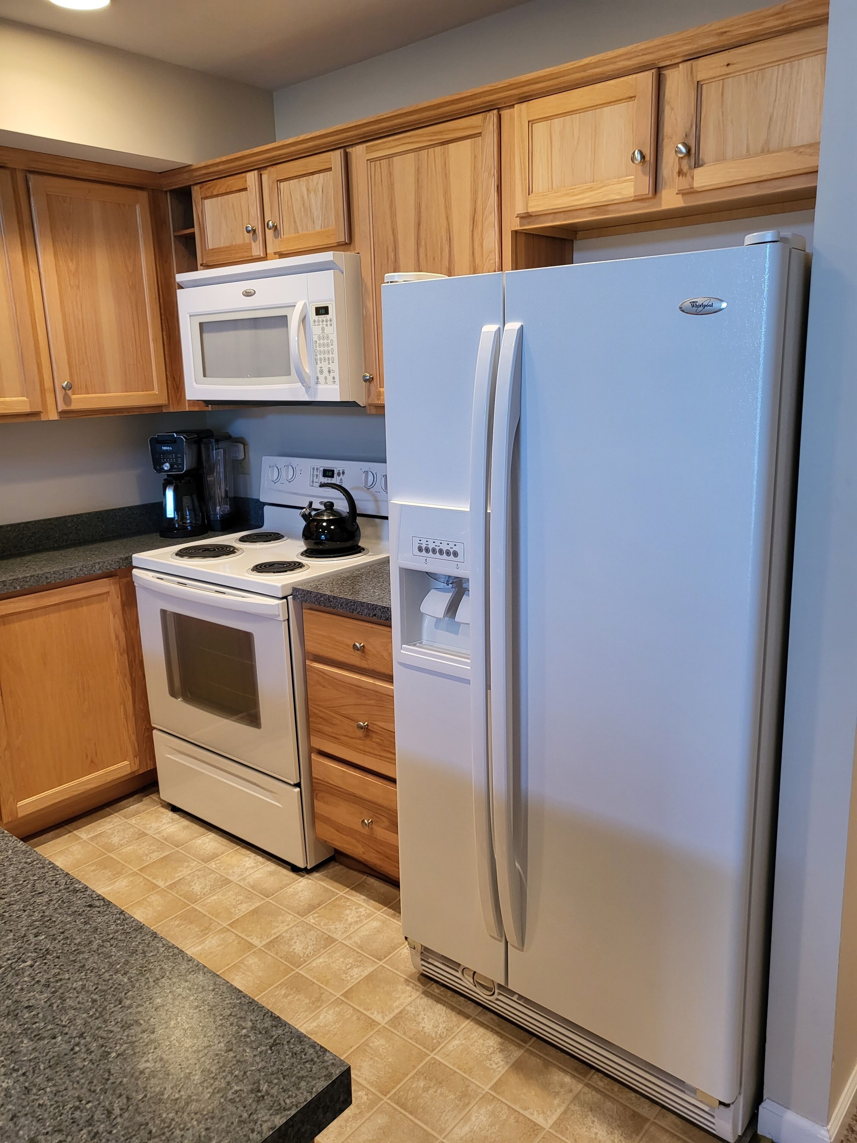 Condo and private boathouse on tranquil bay with marina access