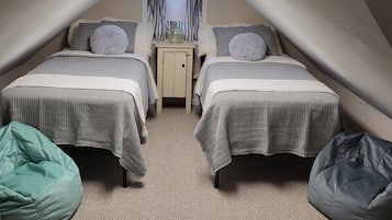 3 bedrooms, desk, iron/ironing board, free WiFi