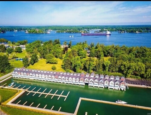 Condo and private boathouse on tranquil bay with marina access